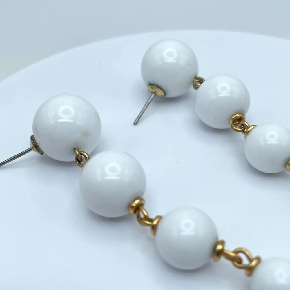 Vintage Gold-Tone White Graduated Design Lucite Ball Bead Charm Drop Earrings